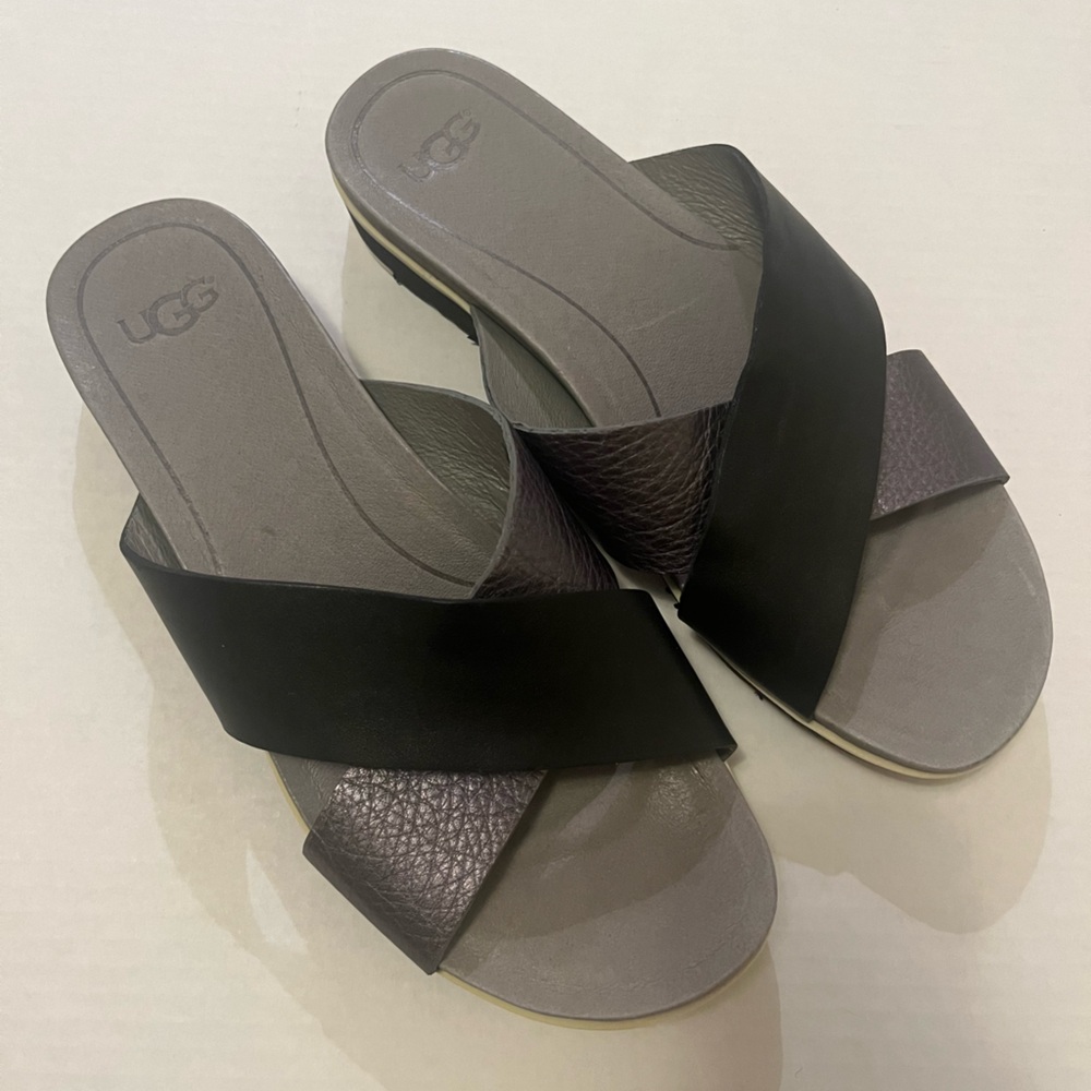 EUC UGG Kari cross strap black leather upper flat sandals slides 9.5 US 40.5 EU